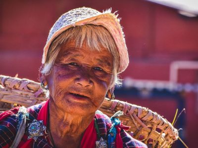 bhutanese-woman-g7174a6505_1920